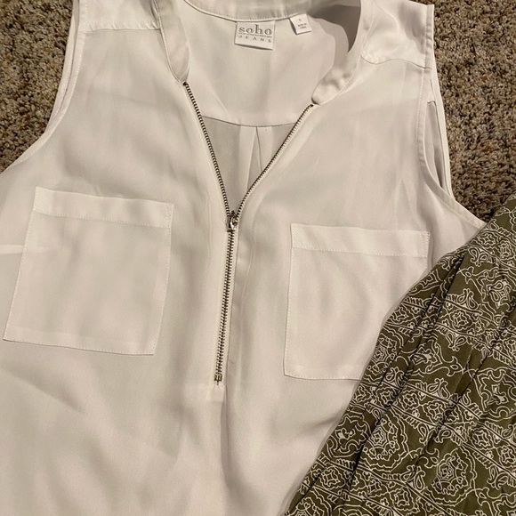 Bundle of Women’s Tanks - Picture 2 of 4